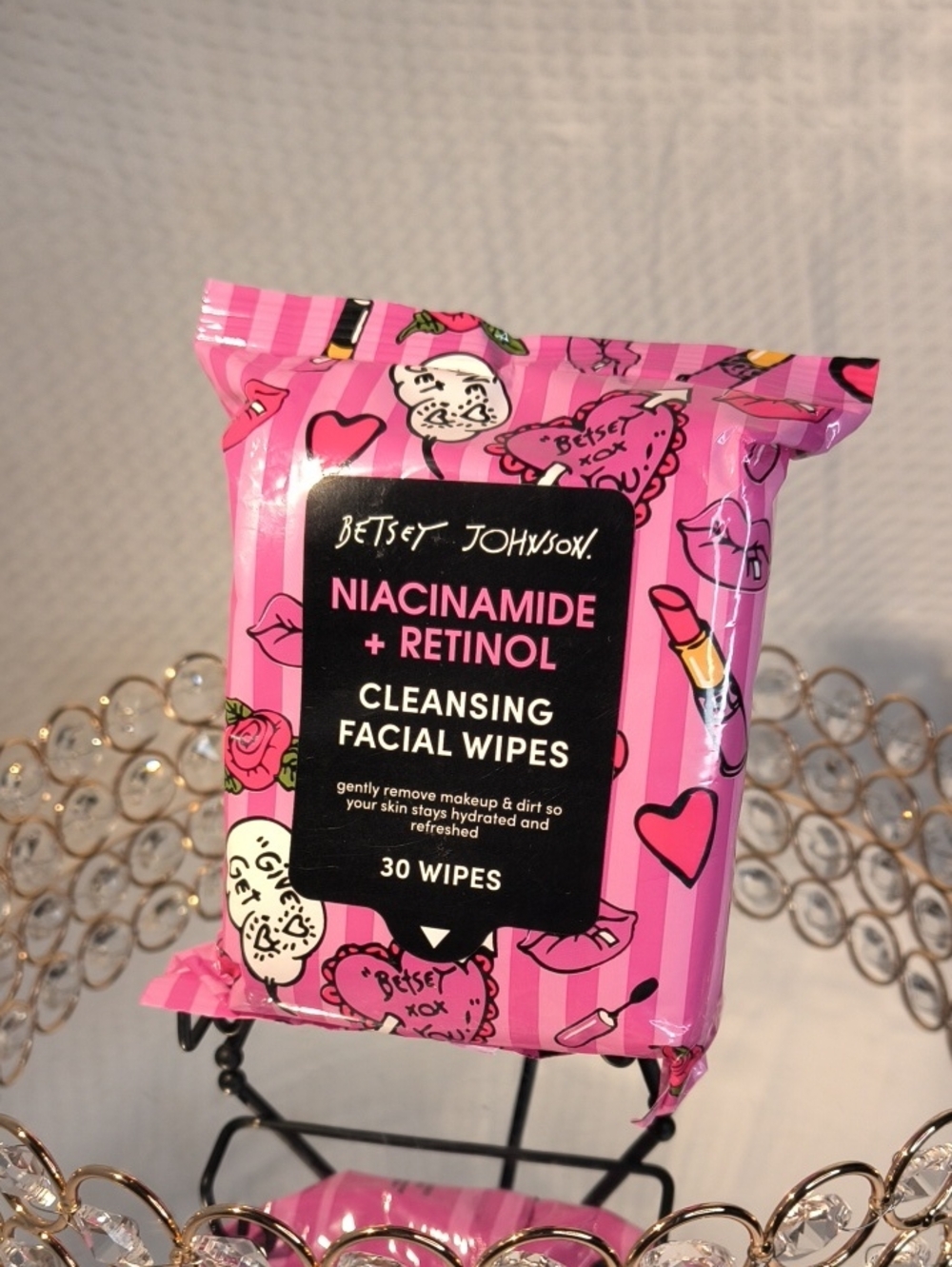 Betsey Johnson Pink Niacinamide + Retinol Cleansing Facial Wipes 30 Pack